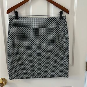 Ann Taylor Chic Navy, Green and White Patterned Skirt. Size 6. EUC